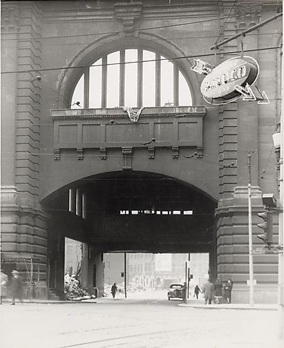 Road under Wabash Building with American AMOCO Gas sign, from the corner of Fourth Avenue and Ferry Street