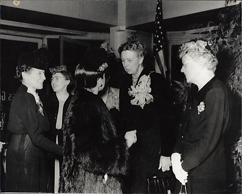 Eleanor Roosevelt and Jessie Vann with three other women