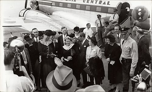 Eleanor Roosevelt arriving in Pittsburgh