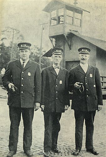Early Oakmont Police Officers