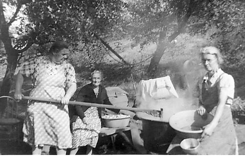 Making Apple Butter at the Dietz home