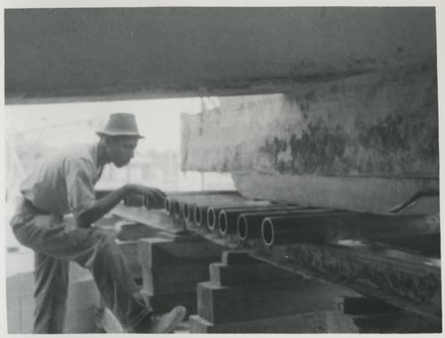 Worker with rolling Tubes