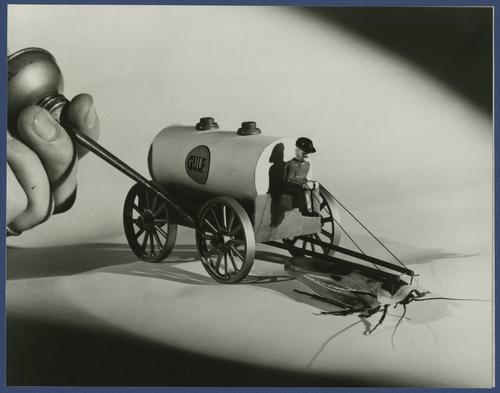 Roach-drawn toy Gulf wagon
