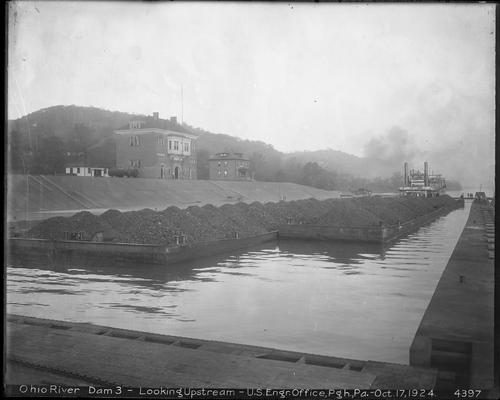 The Warren Elsey Using Ohio River Lock 3