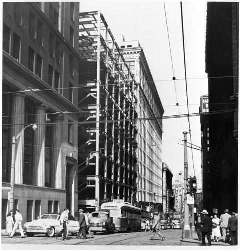 Construction of the Fifth Avenue annex