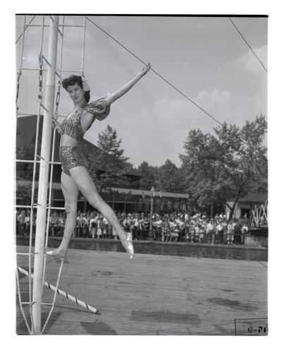 Acrobatic act on Lagoon stage (7)