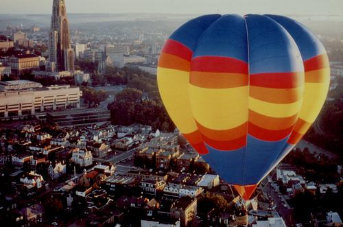 Balloon over Oakland