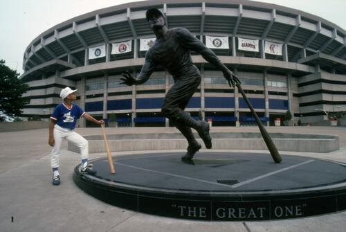 Roberto Clemente Statue