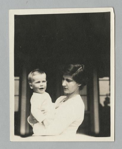 Gratia Houghton Rinehart with child, possibly Gratia "Topsy" Rinehart
