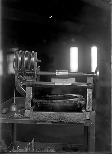 Measuring machine