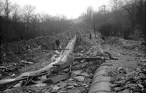 Looking up Reservoir Avenue