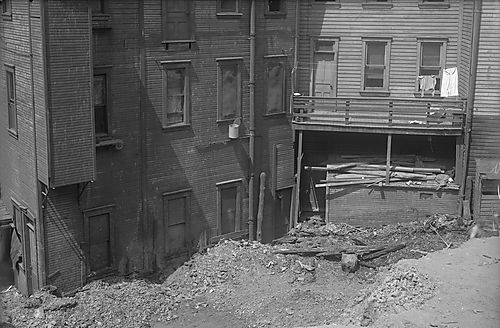 Metcalf Street Wall