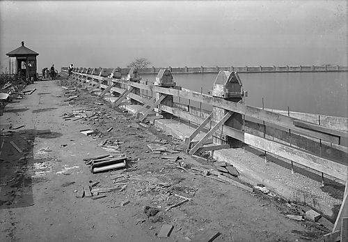Post Forms on South Embankment