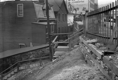 Bigelow Boulevard at 30th Street Steps
