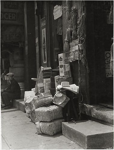 (Neighborhoods - Tobacco Storefront, Side View)