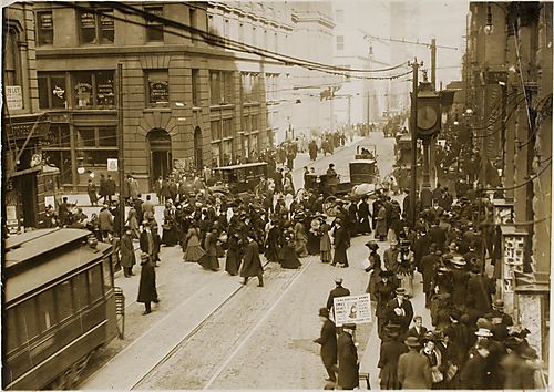 (Street View: People Crossing at Corner of Smithfield and Fifth Avenues)