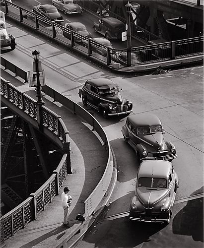 (Overview: Liberty Bridge Traffic onto the Boulevard of the Allies)