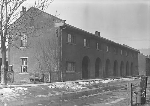 U.S. Allegheny Arsenal Officers' Quarters, front and end