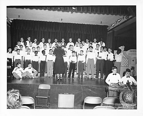 Beechwood School Boys Chorus at Horne's Welcome Week Exhibit
