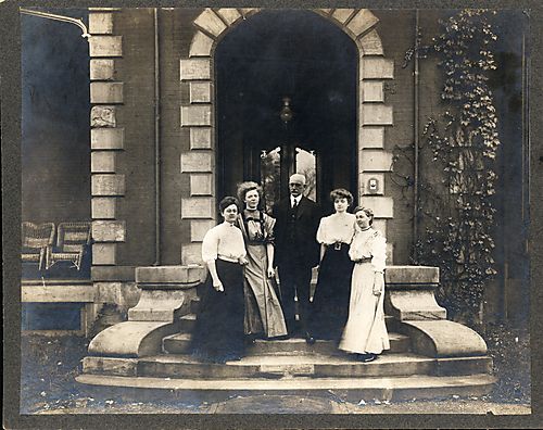 Seniors Pose with President