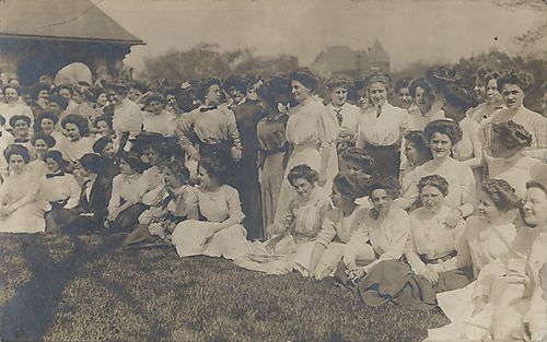 Students gather to meet President Taft