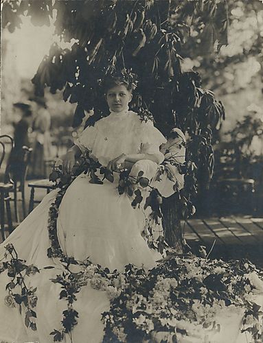 May Queen, Florence Van Wagener, on her throne