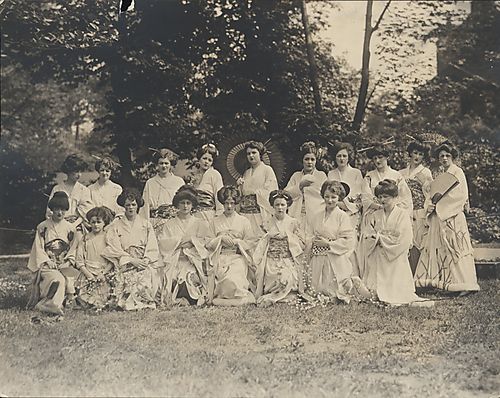 Japanese dancers in make-up
