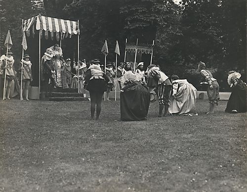 Bowing before the queen